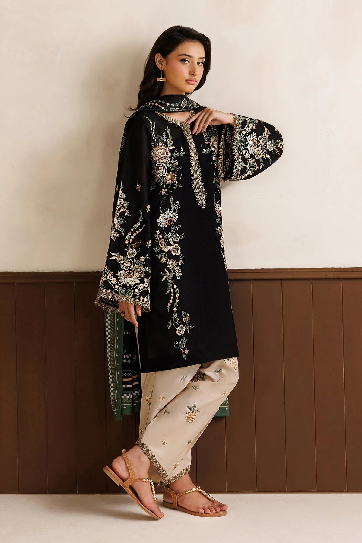 BAROQUE - 3PC DHANAK EMBROIDERED SHIRT EMBROIDERED TROUSER WITH PRINTED COURTRAI DUPATTA SJ-5578