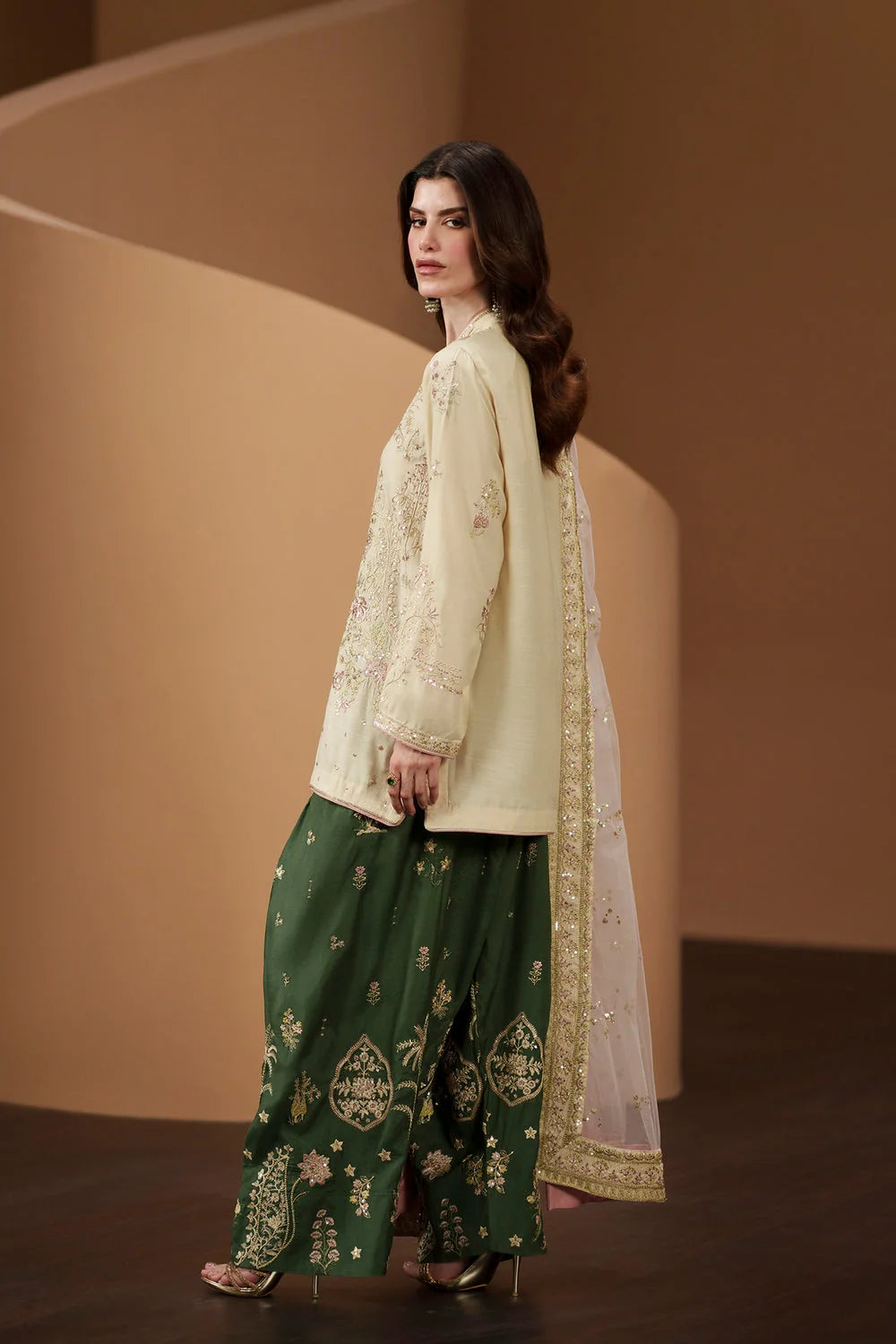 ETHNIC-3PC WEDDING COLLECTION LUXURY EMBROIDERED SUIT SJ-1004