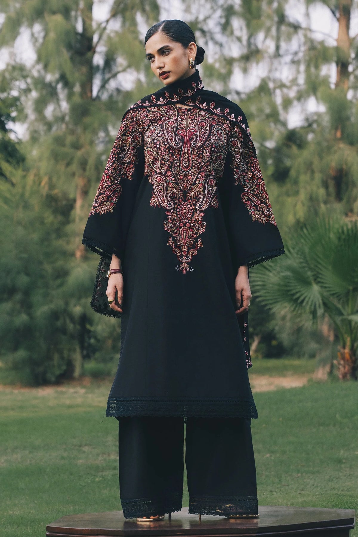 ZARA SHAHJAHAN-3PC DHANAK EMBROIDERED SHIRT WITH DHANAK EMBROIDERED SHAWL AND TROUSER SJ-5555