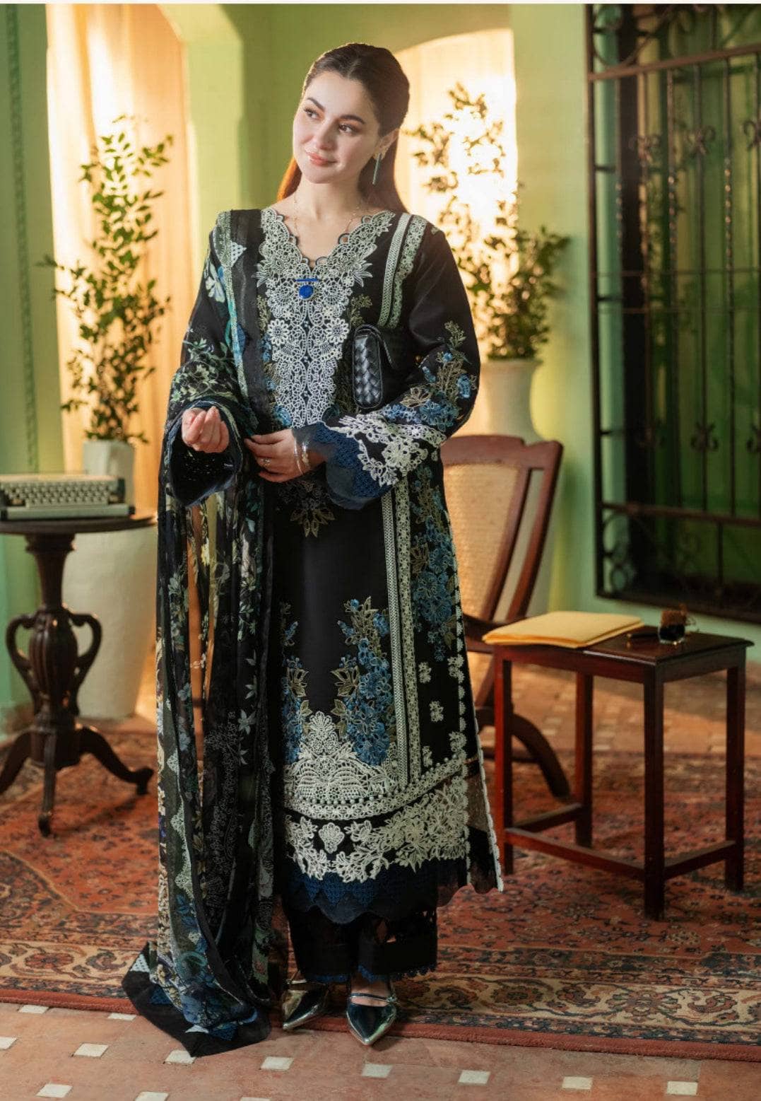 CHIKANKARI EMBROIDERED LAWN - 3 PC UNSTITCHED V257