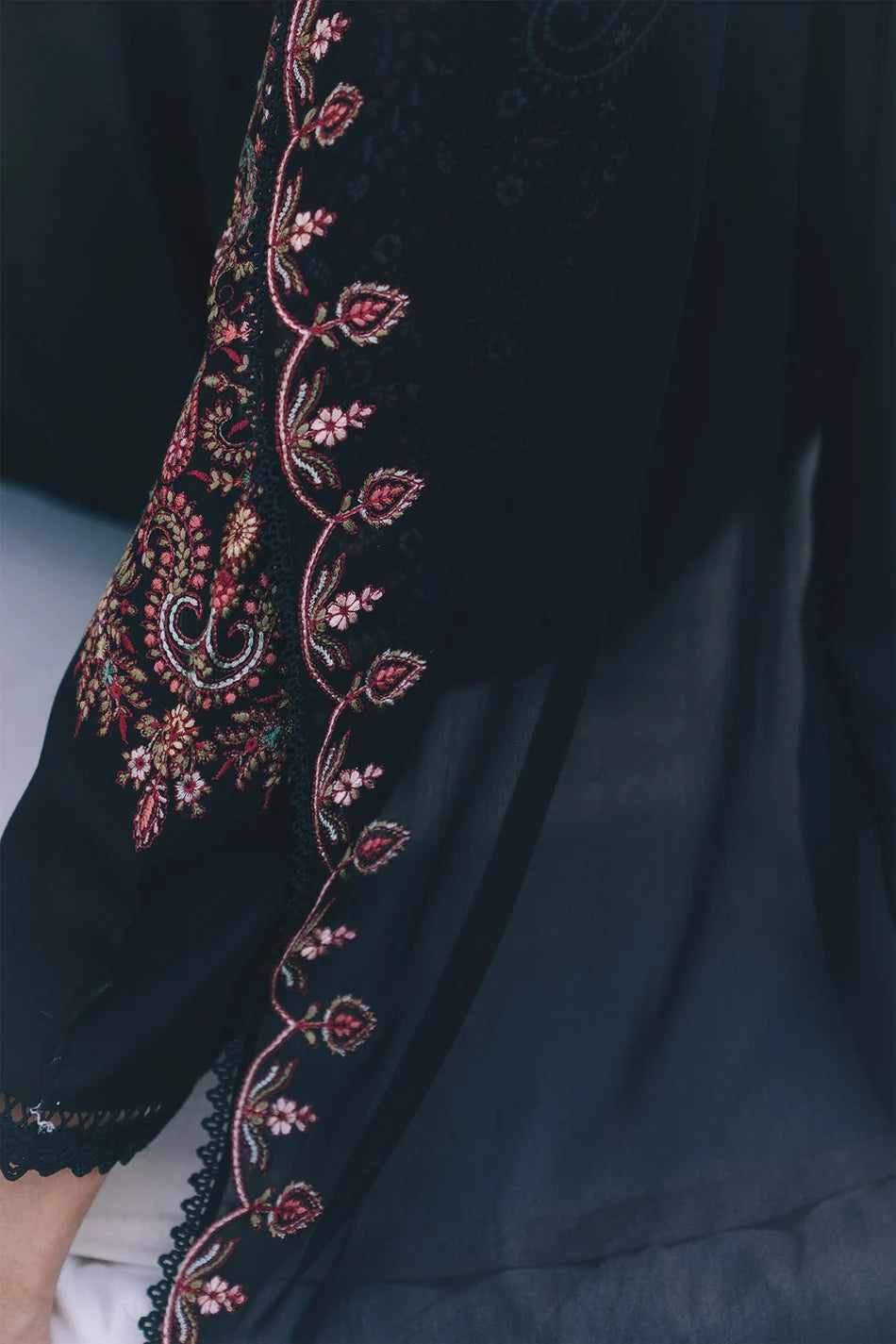 ZARA SHAHJAHAN-3PC DHANAK EMBROIDERED SHIRT WITH DHANAK EMBROIDERED SHAWL AND TROUSER SJ-5555