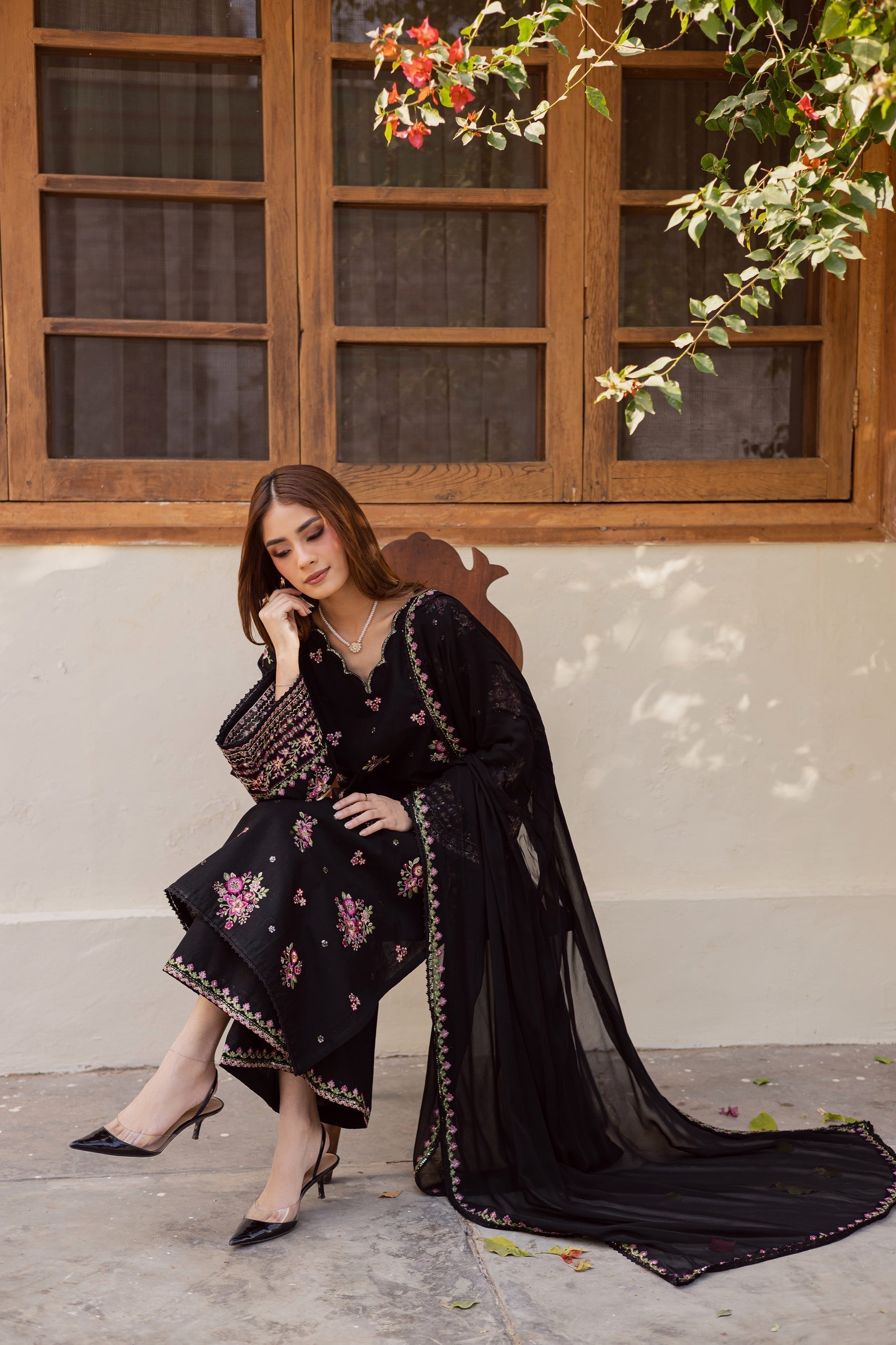 BATIK-3PC LAWN EMBROIDERED SHIRT WITH CHIFFON EMBROIDERED DUPATTA AND EMB TROUSER 719
